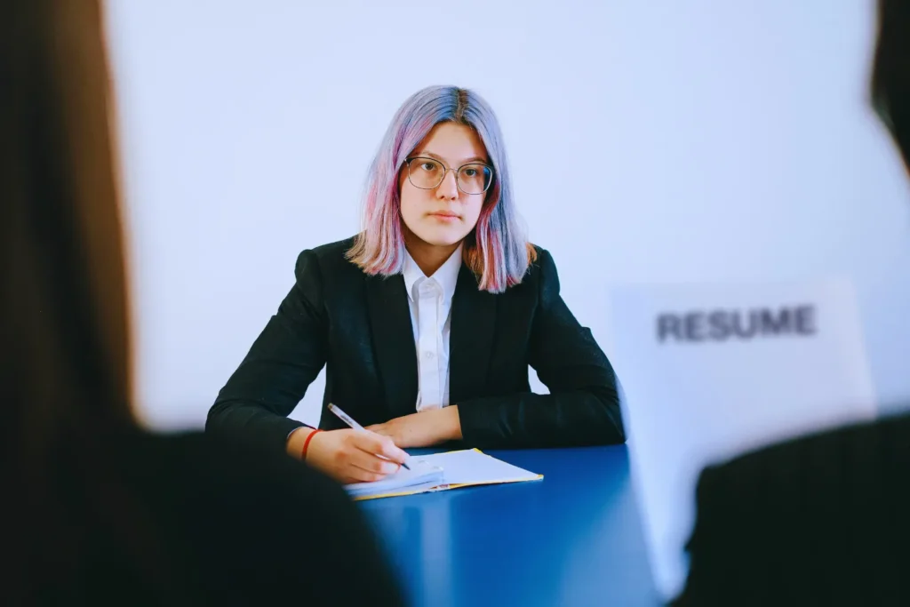 Home | RIGHWAY 10 Interview questions guide showing a job candidate in an interview preparing answers to top prompts